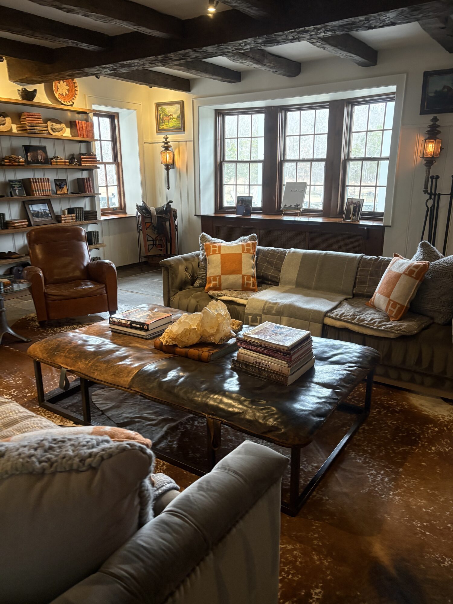 Tidy Philadelphia living space maintained by routine maid service